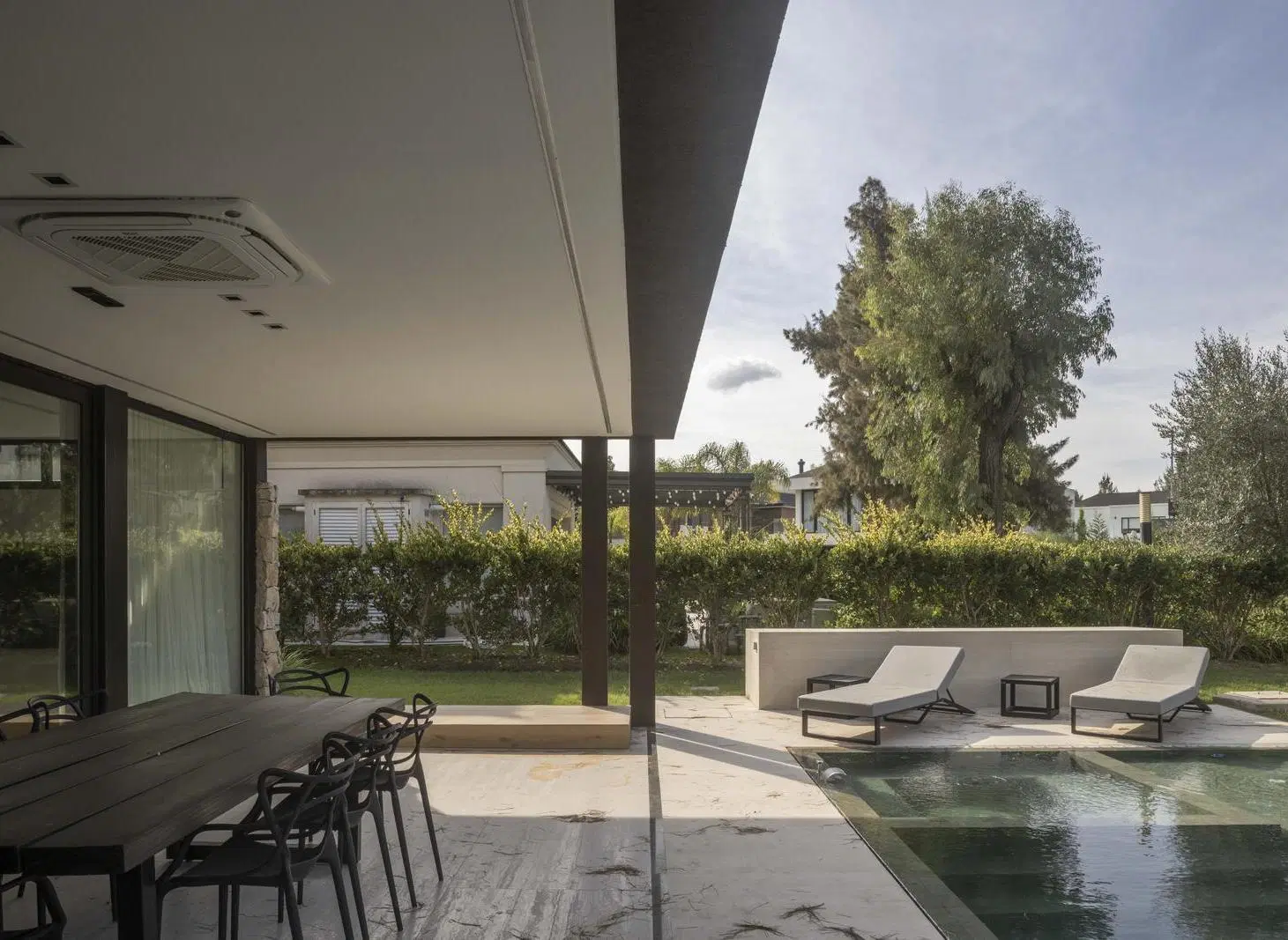 Casa en venta, 7 ambientes, Barrio Saint Thomas este, con vistas al golf, de categoría 2