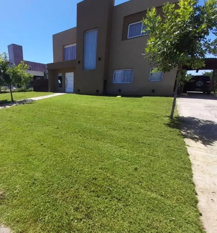 Casa en venta, 5 ambientes, en barrio San Sebastian, area 9, Pilar, apto crédito 5