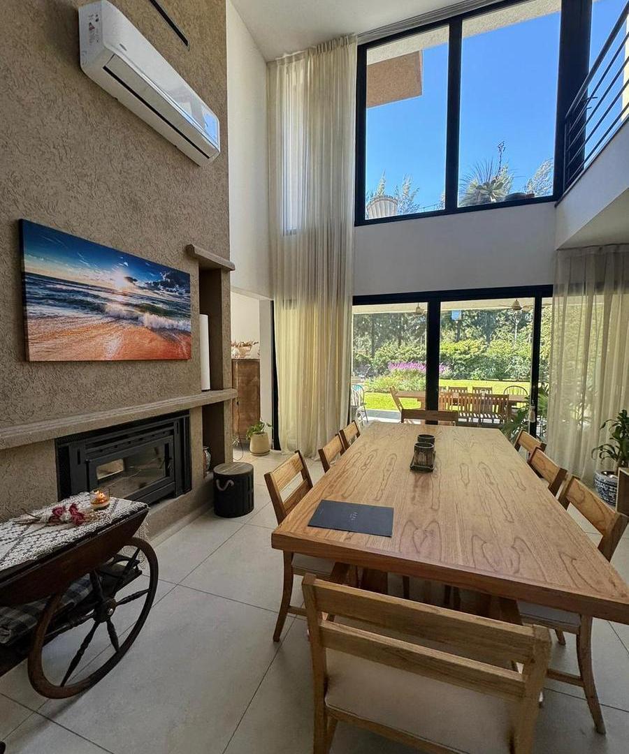Casa en venta de 6 ambientes en Terralagos, frente a la laguna