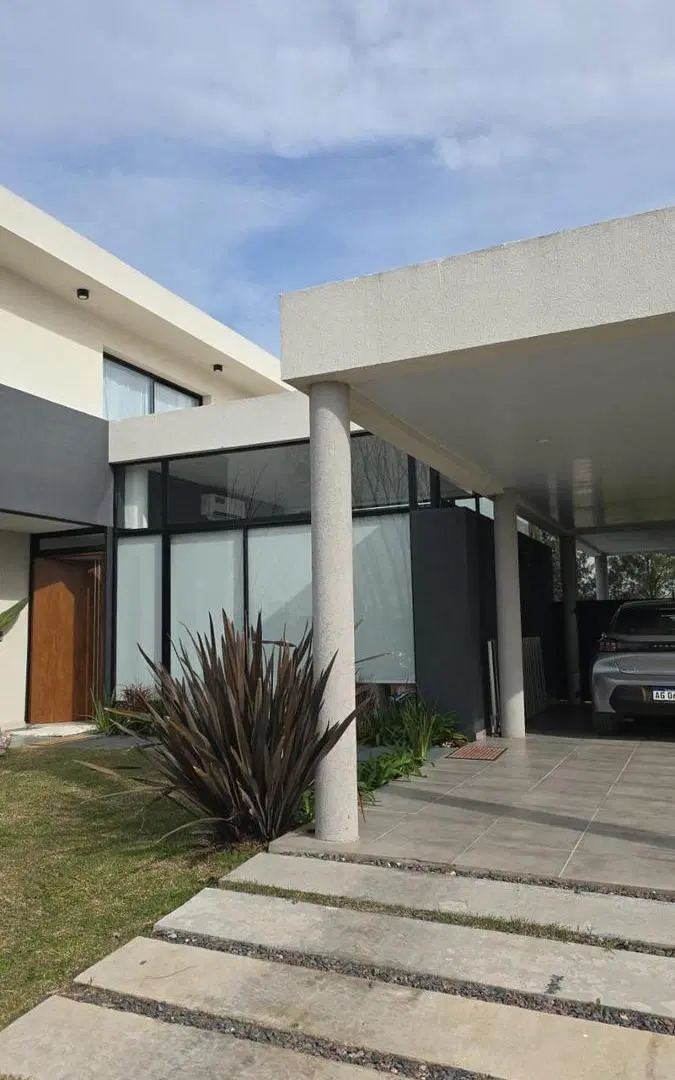 CASA en VENTA 5 ambientes BARRIO SANTA INES-CANNING en dos plantas CON DETALLES DE CALIDAD 3
