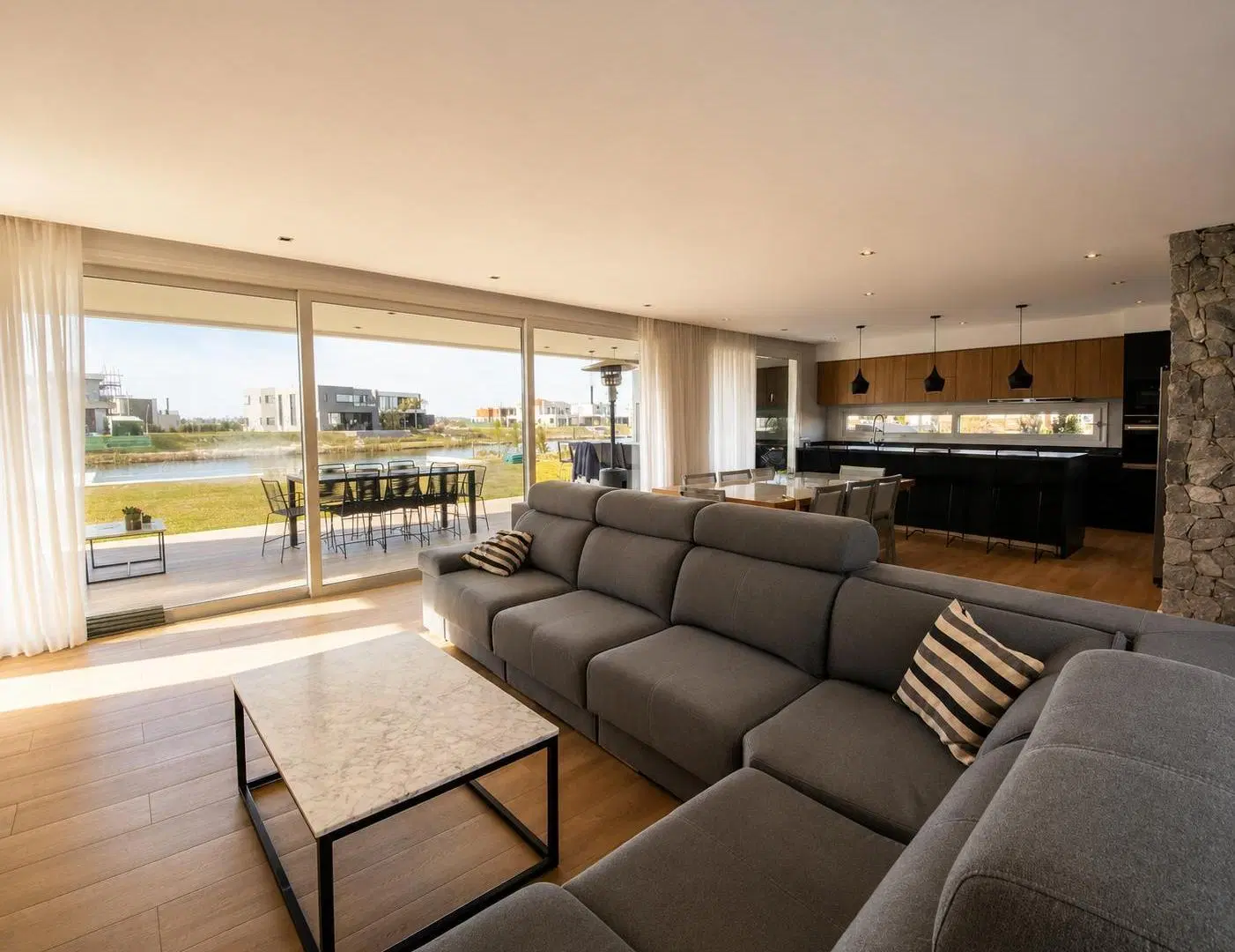 Casa en venta, 5 ambientes, Puertos de Escobar Barrio Costas, vista a la laguna 2