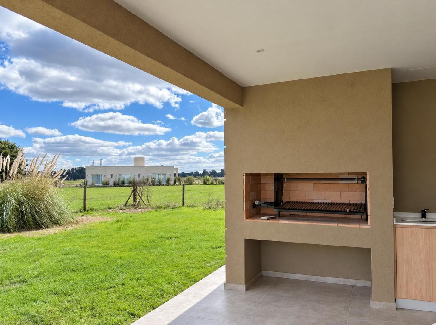 Foto de Casa en venta, de 5 ambientes en San Simón, Canning, imagen 2
