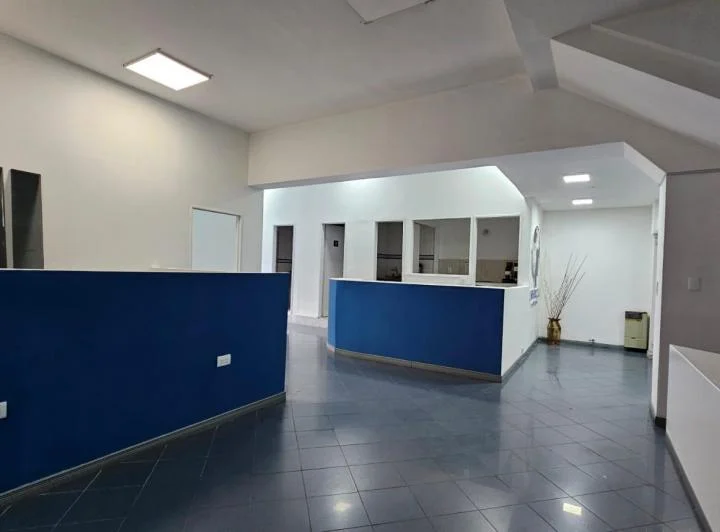 VÓRTICE INMOBILIARIA ALQUILA AMPLIA OFICINA EN GALERÍA TONSA, CAPITAL, MENDOZA 1