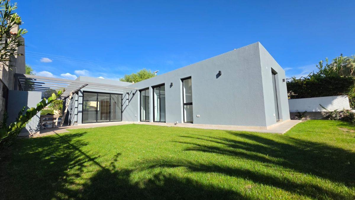 Casa A ESTRENAR en Venta - B° Dalvian - 3 dorm. 3 baños. Losa Radiante - Capital, Mendoza