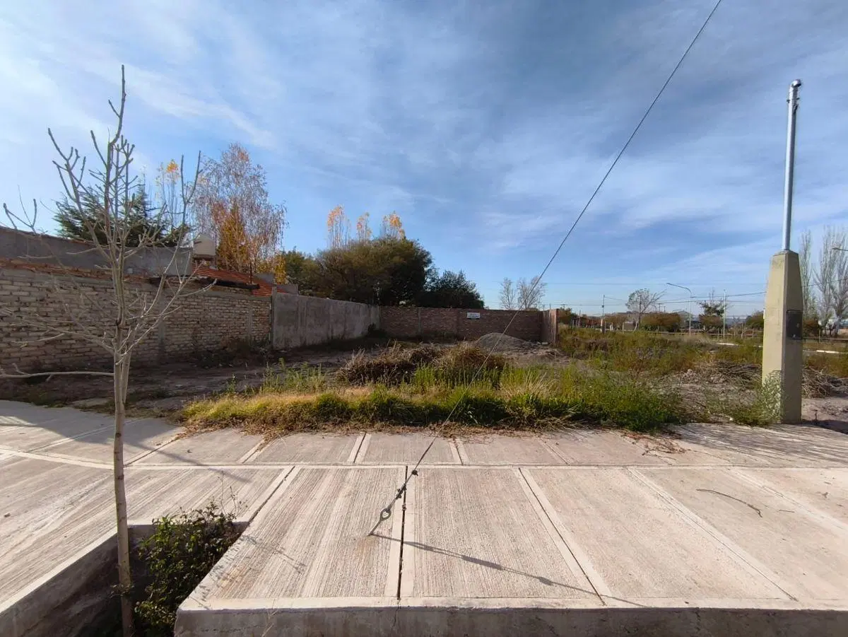 Venta de lote esquina - Vistalba - Todos los servicios - Con estudio de suelo 2
