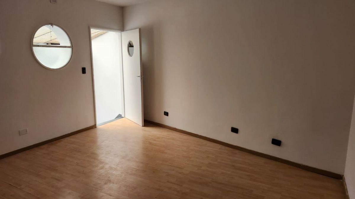 Foto de Amplio local comercial en 1er piso con terraza propia-Av, imagen 1