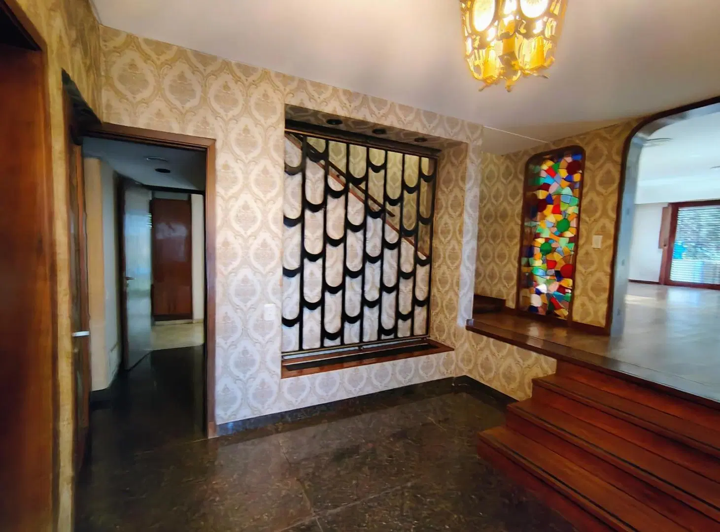 Imponente Chalet Clásico con Jardín y Cochera – Barrio Norte, La Plata 3