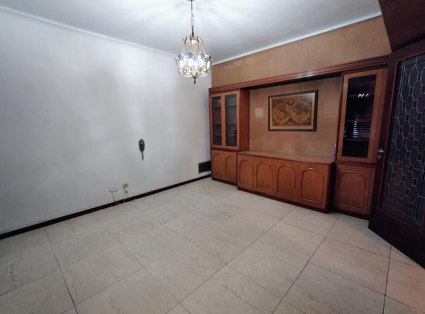 Foto de Imponente Chalet Clásico con Jardín y Cochera – Barrio Norte, La Plata, imagen 5