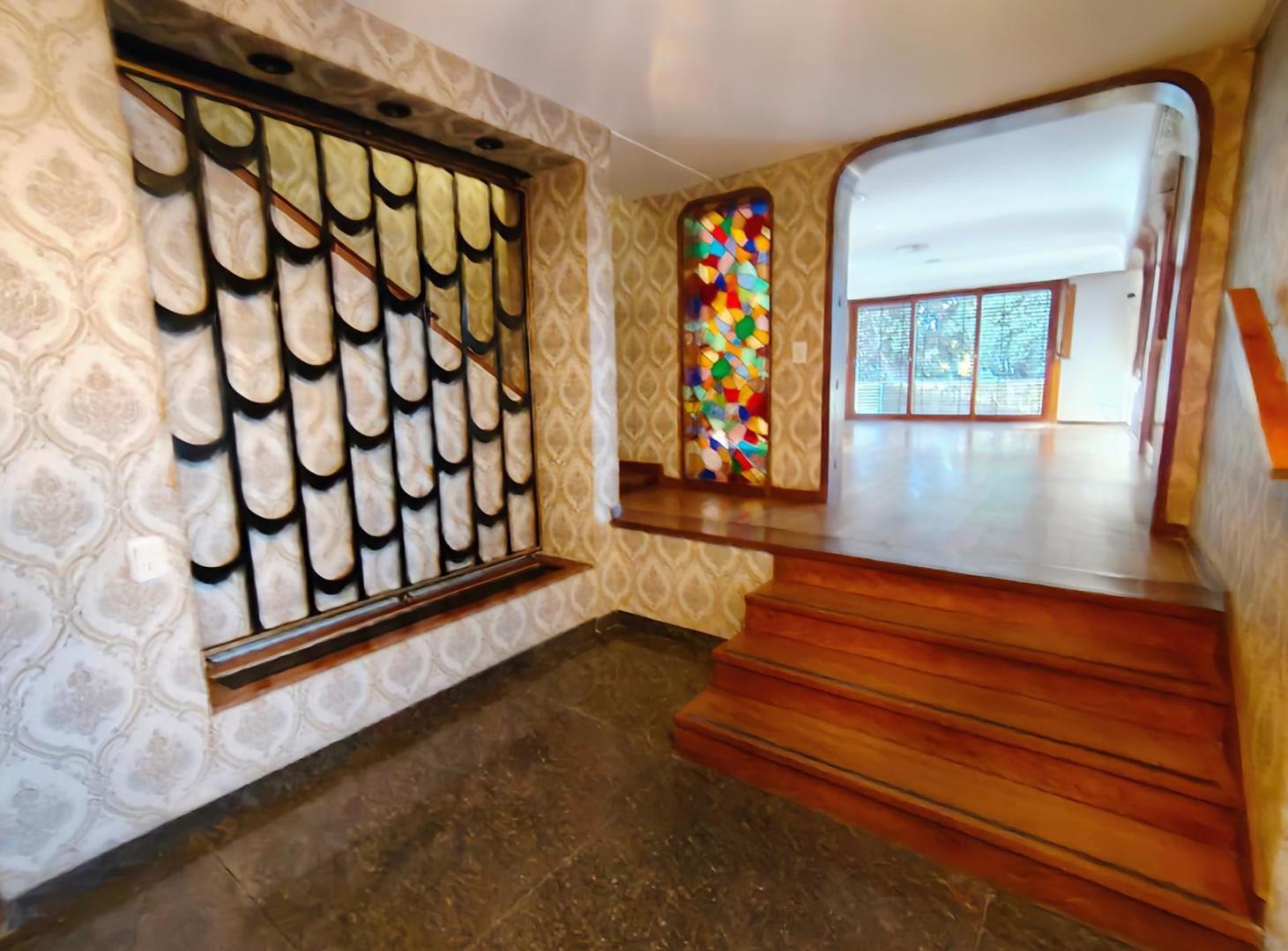 Foto de Imponente Chalet Clásico con Jardín y Cochera – Barrio Norte, La Plata, imagen 1
