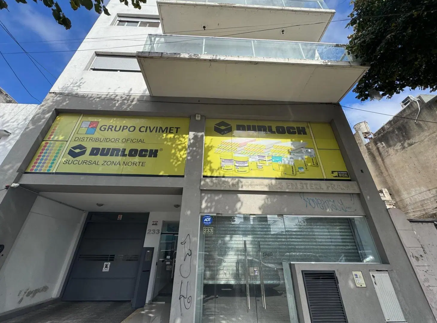 Local en alquiler en calle 7 La Plata 4