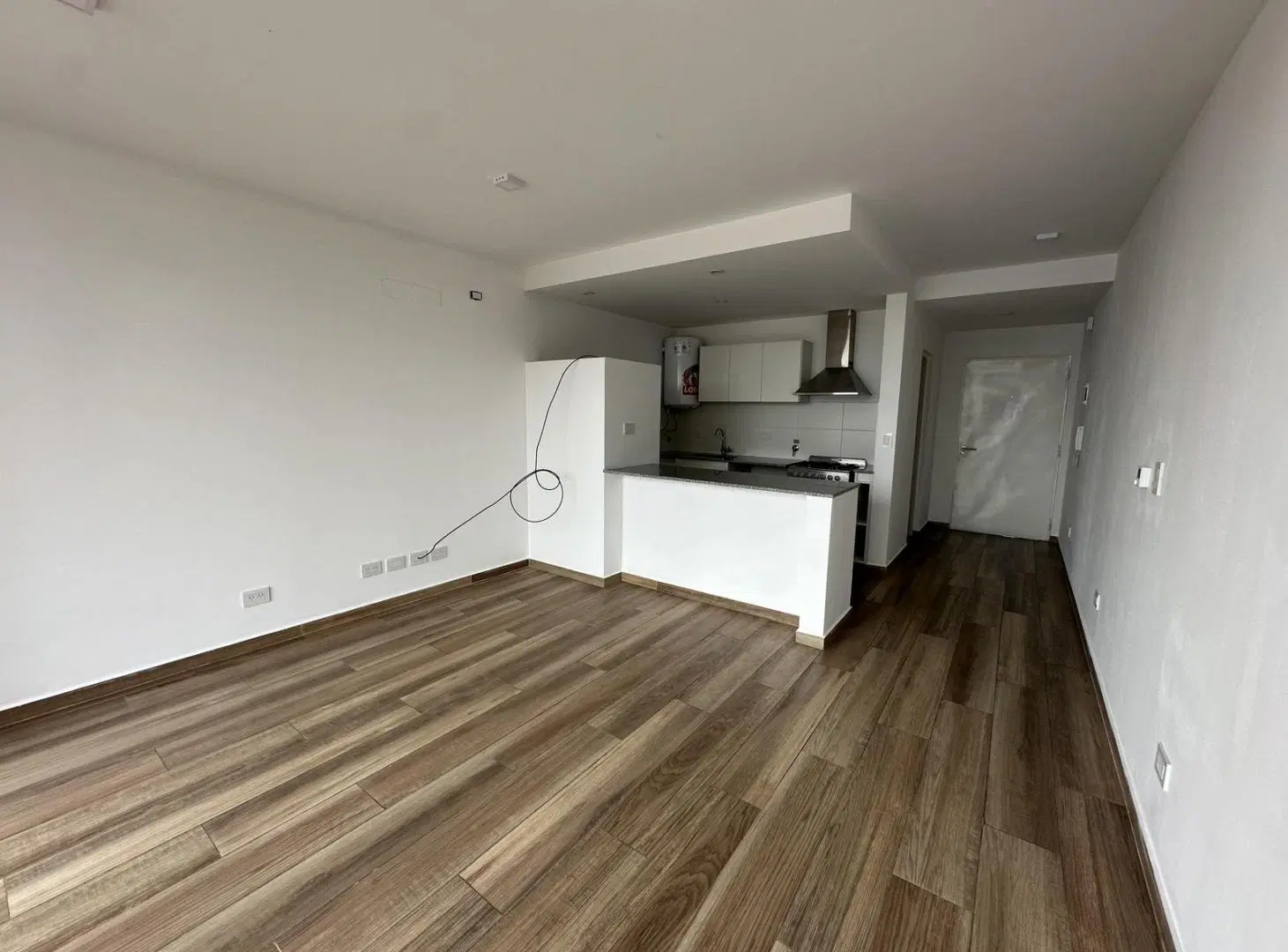 Departamento monoambiente con balcón en alquiler Parque San Martín 3