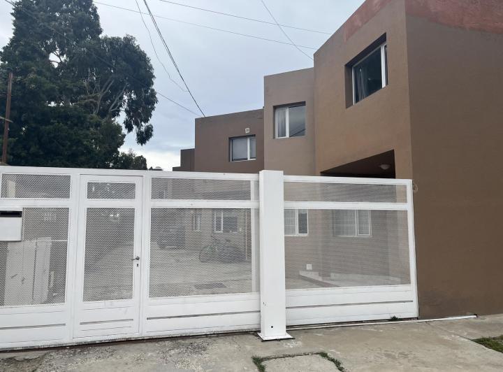 Duplex de 3 dormitorios en alquiler - Rada Tilly 1