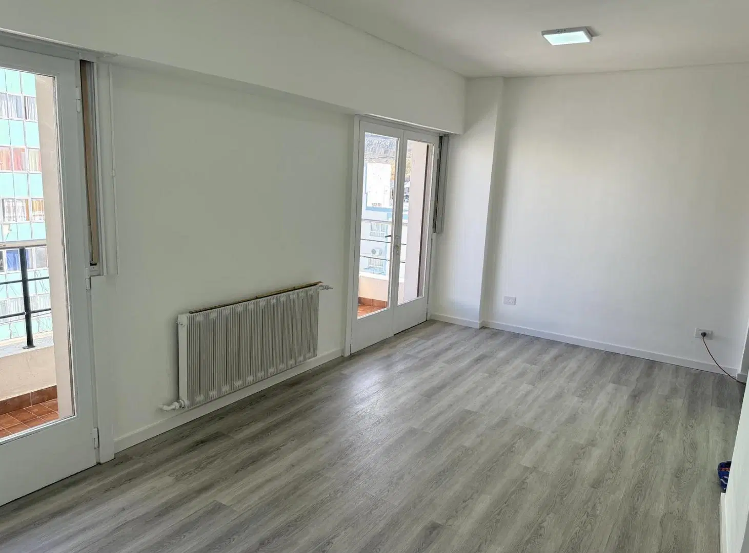 Impecable depto en VENTA de 2 dormitorios con balcón en Comodoro 4