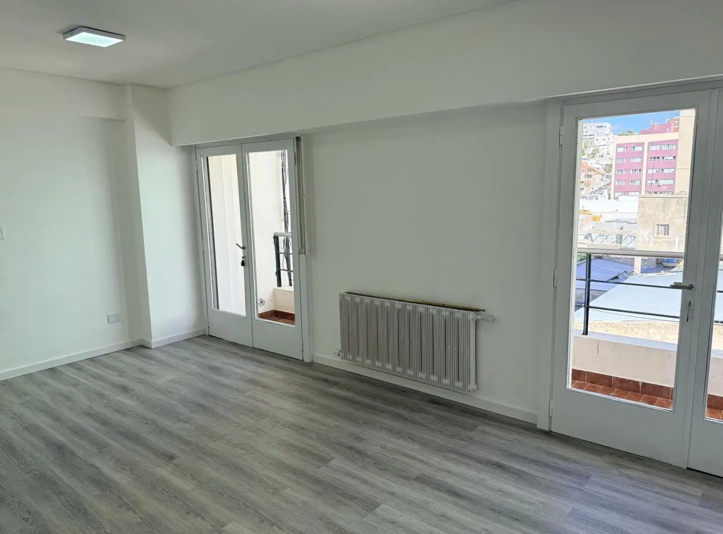 Impecable depto en VENTA de 2 dormitorios con balcón en Comodoro 8
