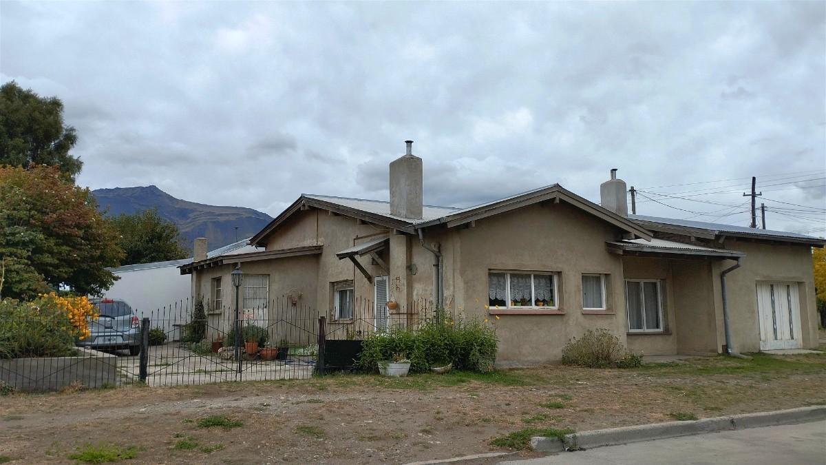 Foto de Casa en venta - Esquina en Esquel -, imagen 1