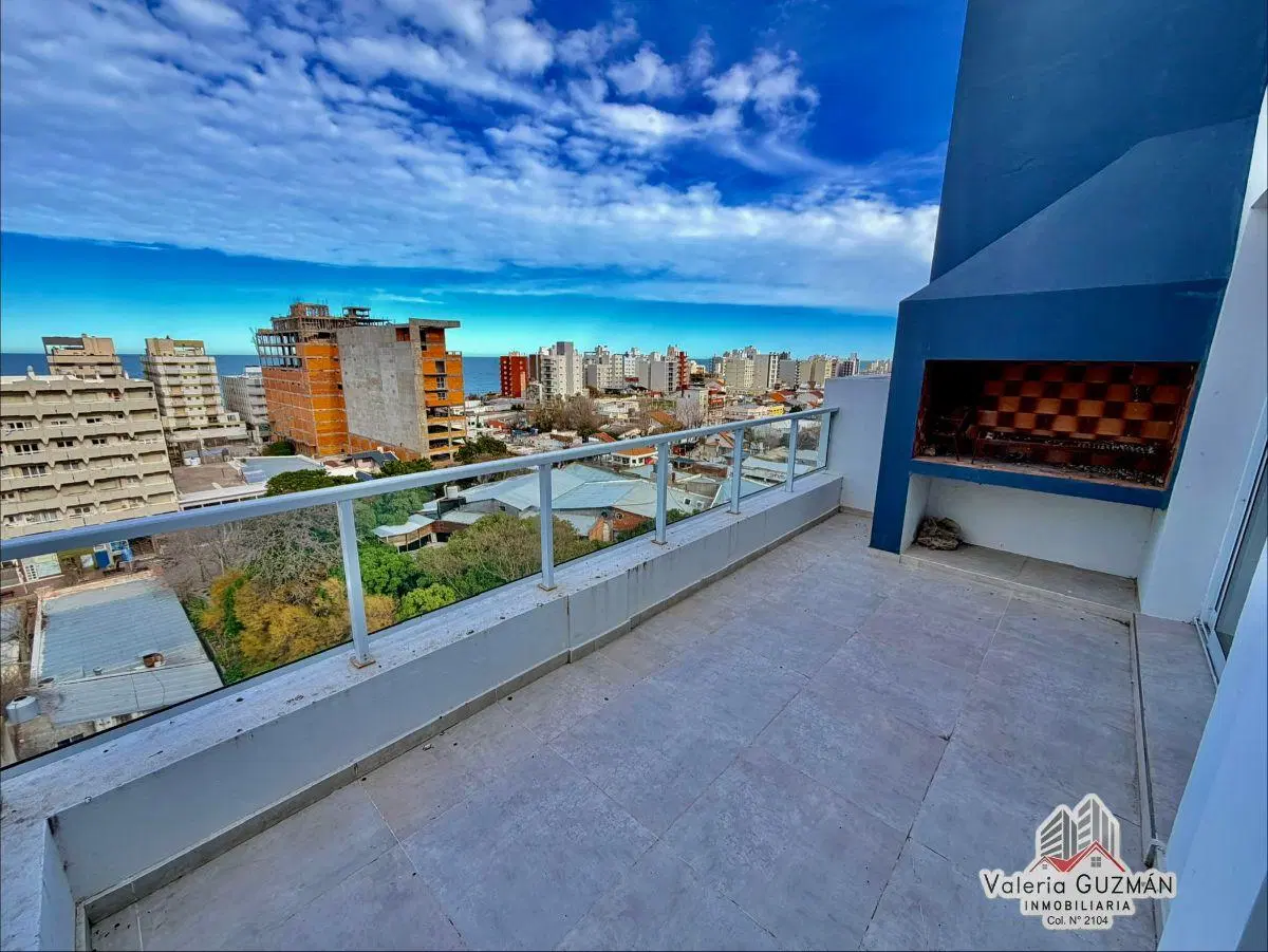 DEPARTAMENTO CON TERRAZA Y BALCÓN MÁS DOS COCHERAS 5