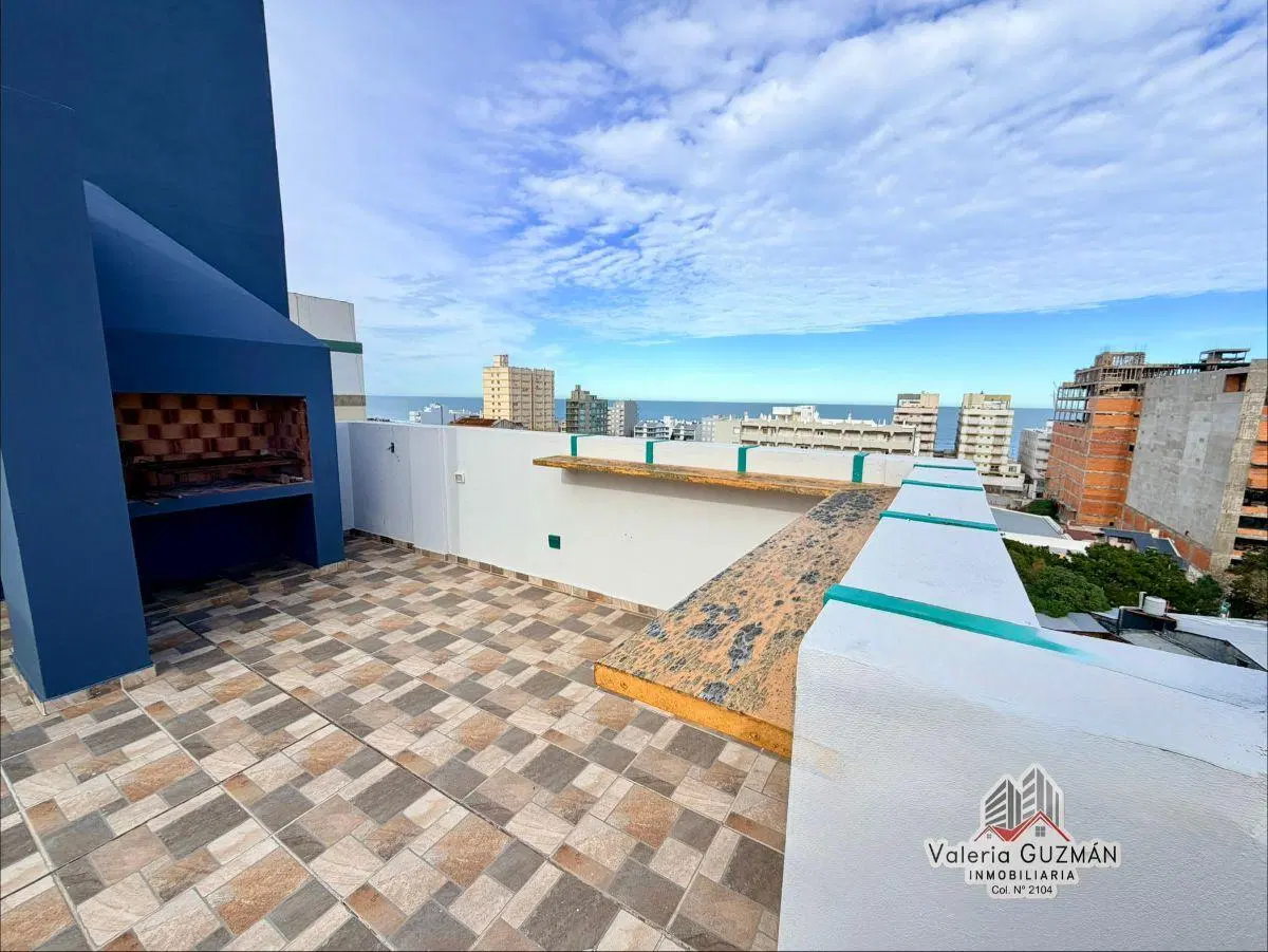 DEPARTAMENTO CON TERRAZA Y BALCÓN MÁS DOS COCHERAS 8