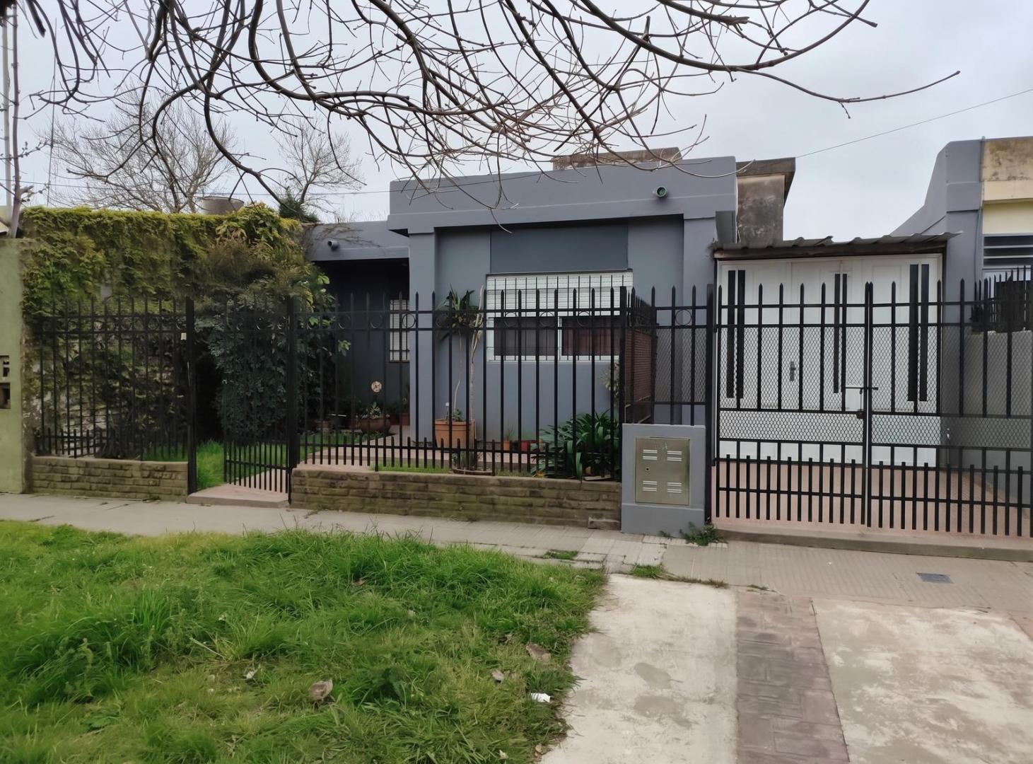 Foto de VENTA DE CASA CON COCHERA Y JARDIN, imagen 1