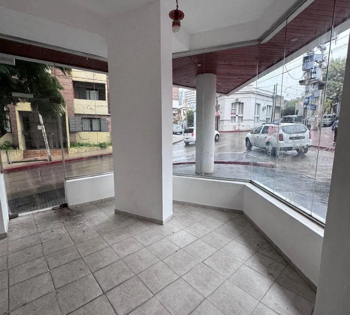ESPECTACULAR LOCAL COMERCIAL 4