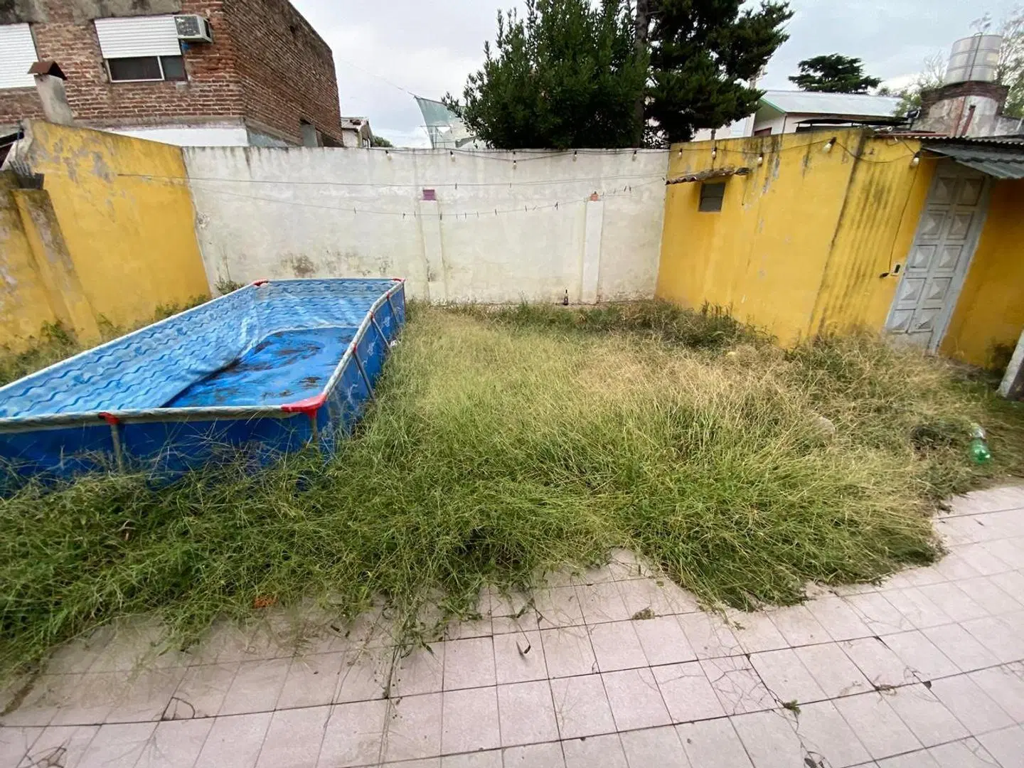 CASA 3 AMBIENTES CON JARDIN, ENTRADA DE COCHE Y FDO LIBRE 4