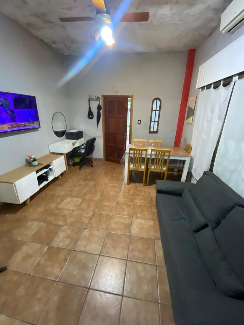 CASA 3 AMBIENTES CON JARDIN, ENTRADA DE COCHE Y FDO LIBRE