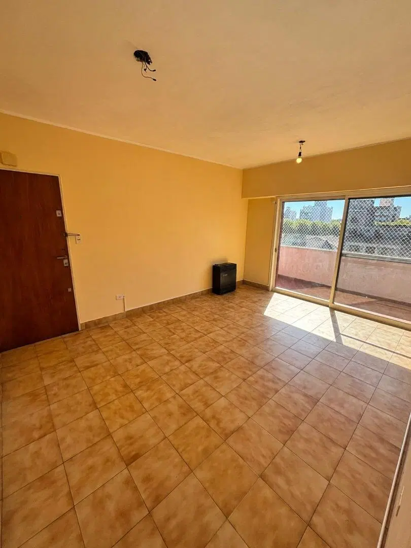 AMPLIO DEPARTAMENTO 2 AMBIENTES CON BALCON 3