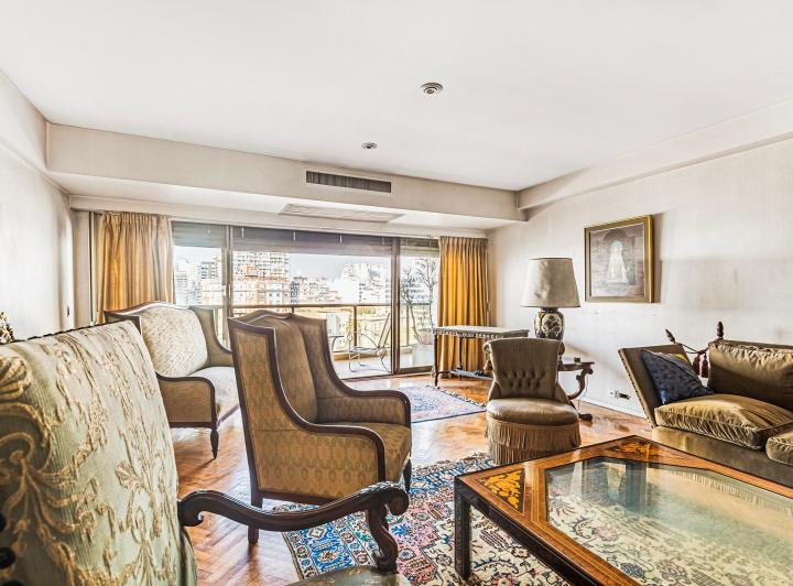 Extraordinario piso alto en venta  5