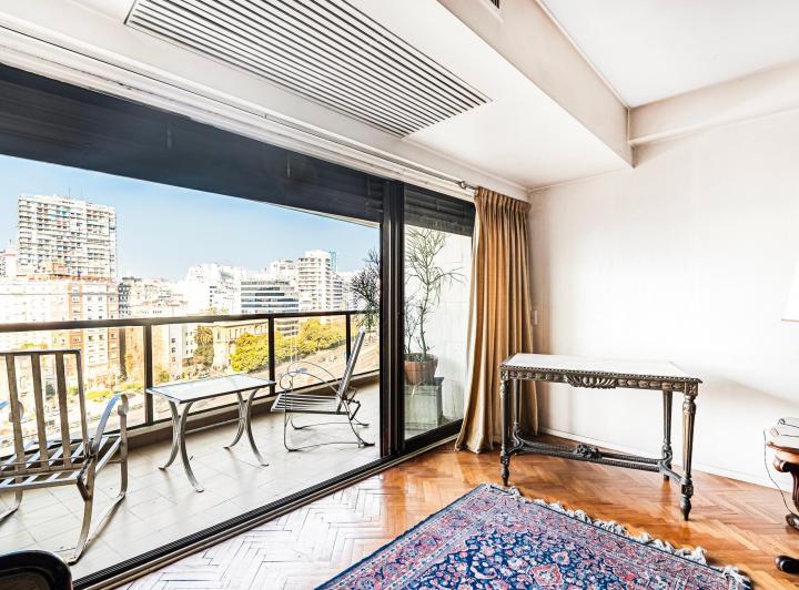 Extraordinario piso alto en venta  4