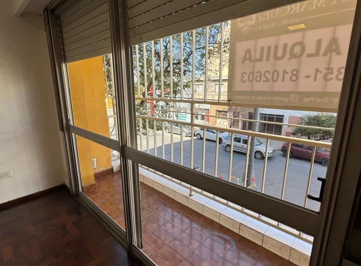 Departamento 2D en Alquiler en General Paz 4