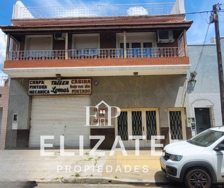 Propiedad en block: local, monoambiente y casa con patio