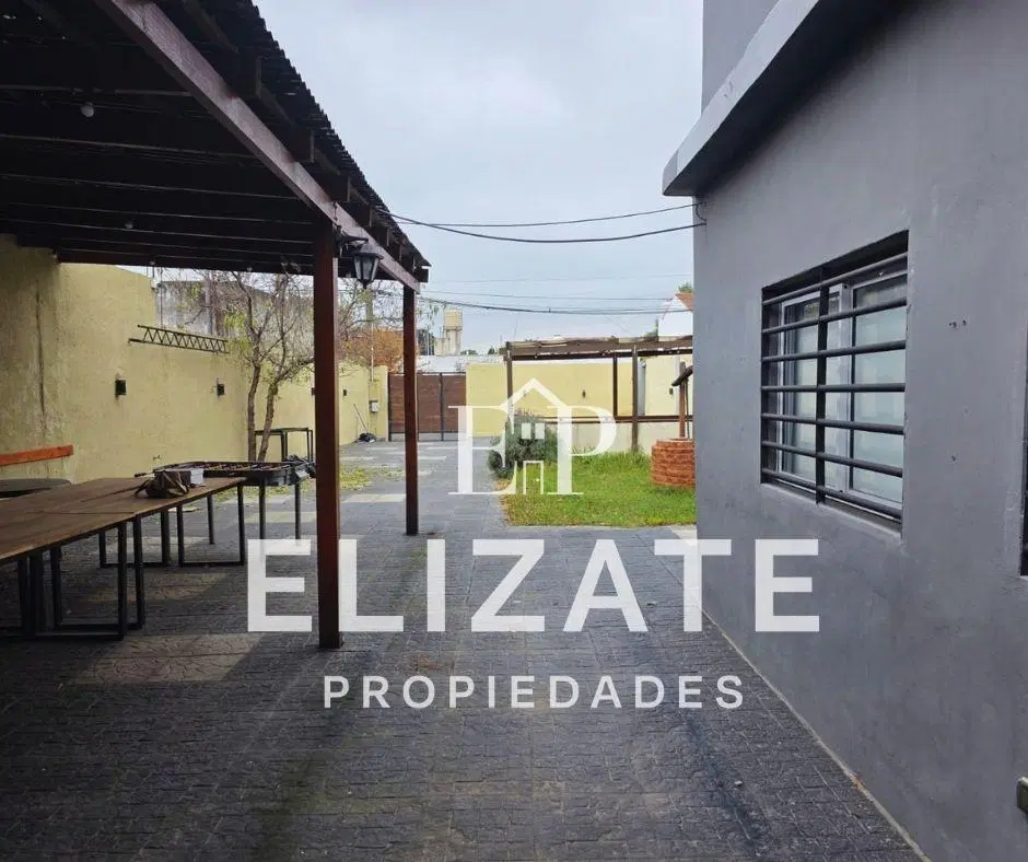 VENTA CASA 3 AMB EN VILLA LUZURIAGA CON PILETA 5