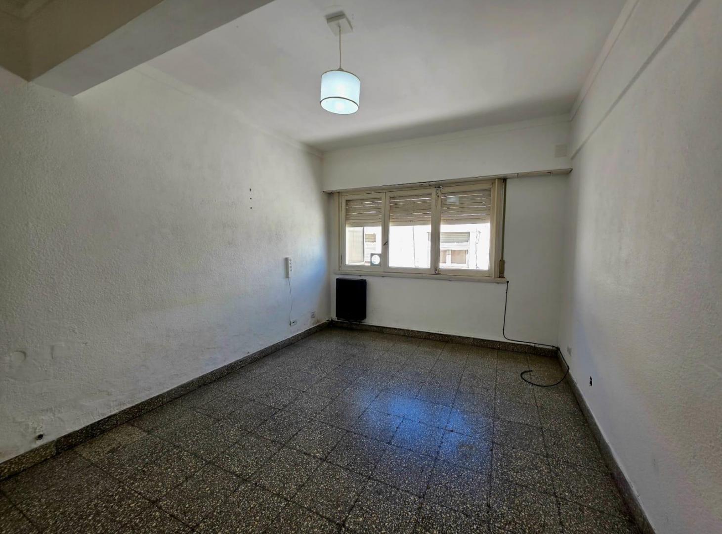 Foto de Venta Departamento 2 ambientes lateral La Perla Mar del Plata, imagen 3