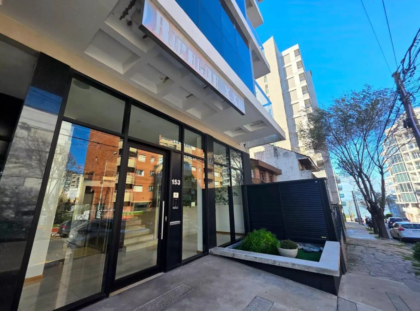 Venta Departamento 3 ambientes al frente con cochera, Playa Grande 4