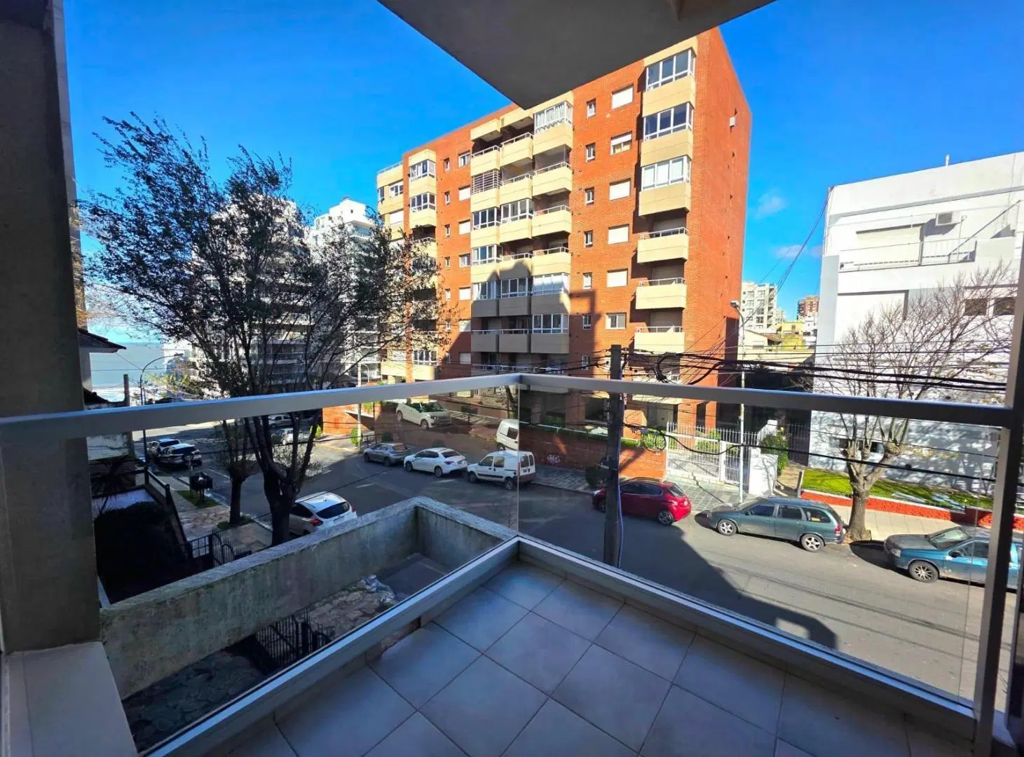 Venta Departamento 3 ambientes al frente con cochera, Playa Grande 2