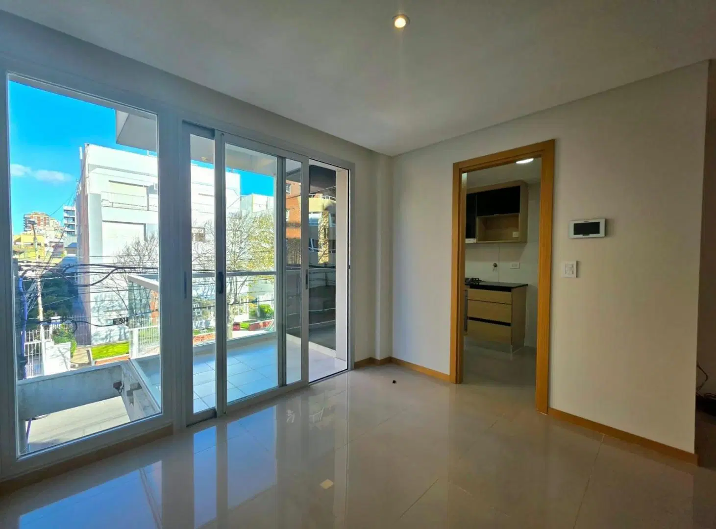 Venta Departamento 3 ambientes al frente con cochera, Playa Grande 5