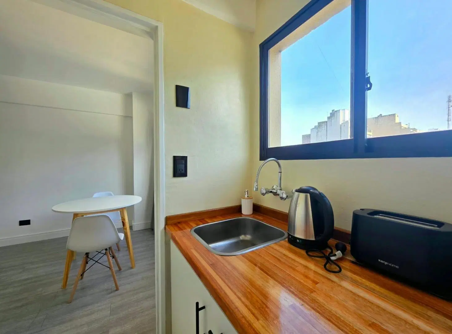 Venta Departamento monoambiente, vista lateral frente, Centro 2