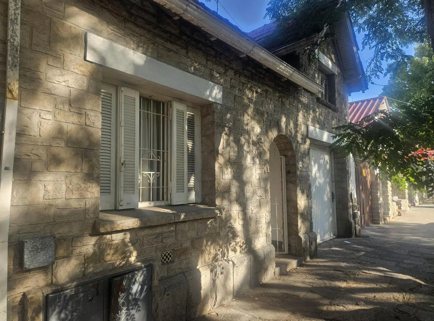 Venta Casa 3 ambientes Barrio La Perla 4