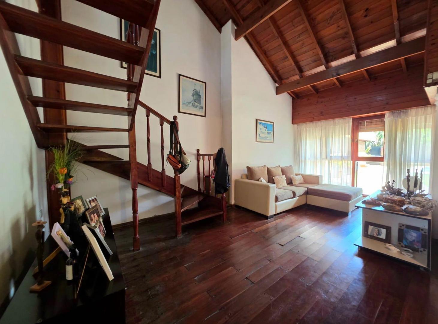 Foto de Venta Casa de 5 ambientes Barrio Parque Luro Piscina y quincho, imagen 5