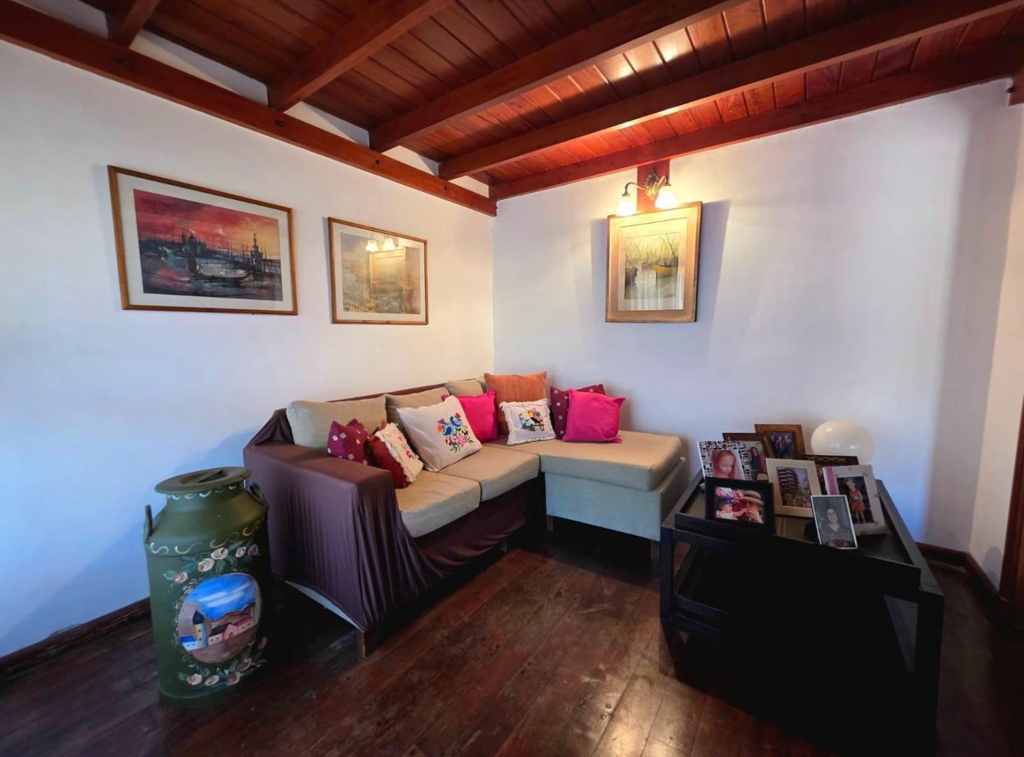 Foto de Venta Casa de 5 ambientes Barrio Parque Luro Piscina y quincho, imagen 3