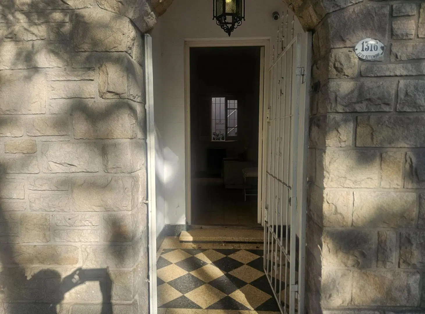 Venta Casa 3 ambientes Barrio La Perla 1
