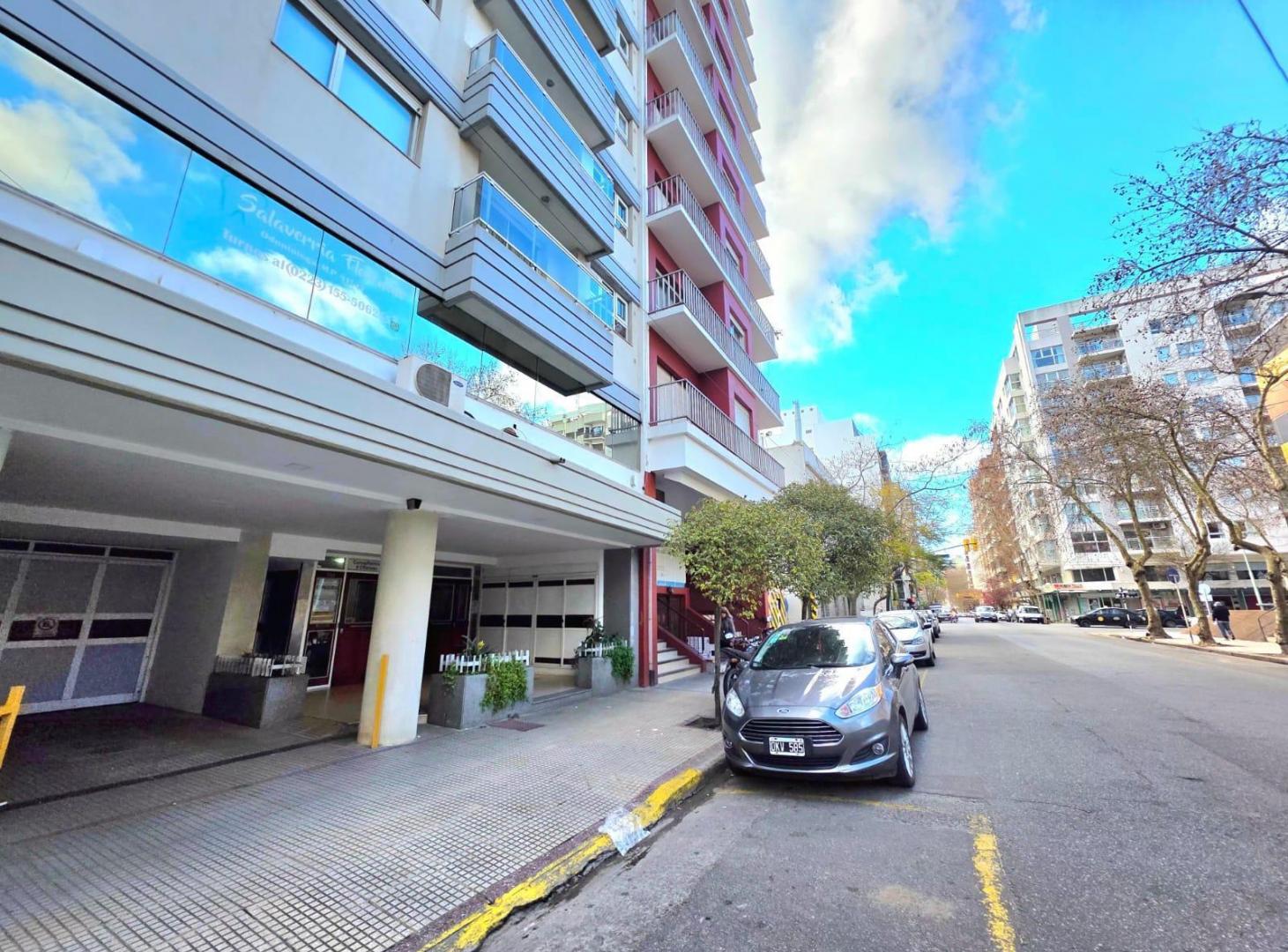 Foto de Venta Departamento 2 Ambientes con Cochera y Balcón | La Perla Mar del, imagen 1