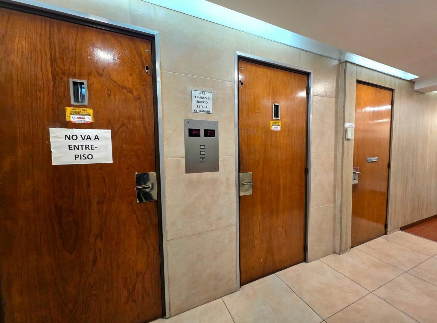 Foto de Venta Oficina APTO PROFESIONAL, zona Centro, imagen 2