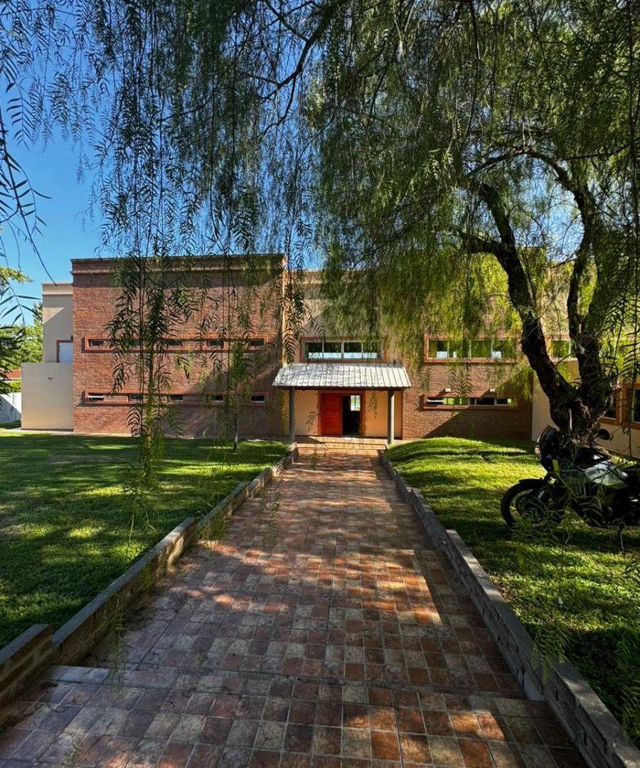 Venta gran casa con bajada al lago