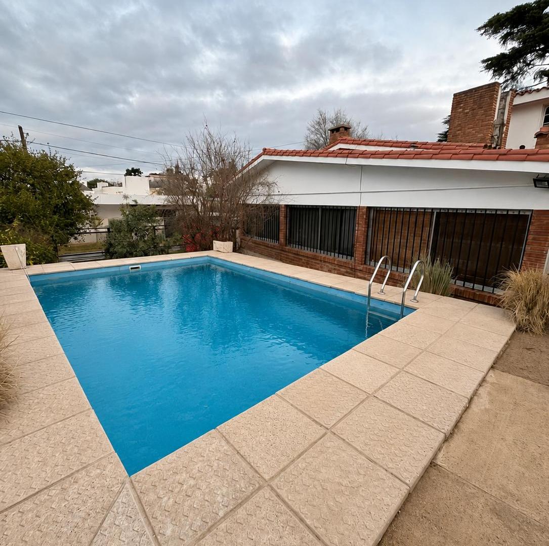 Foto de Venta casa con pileta en Becciu Carlos Paz, imagen 3