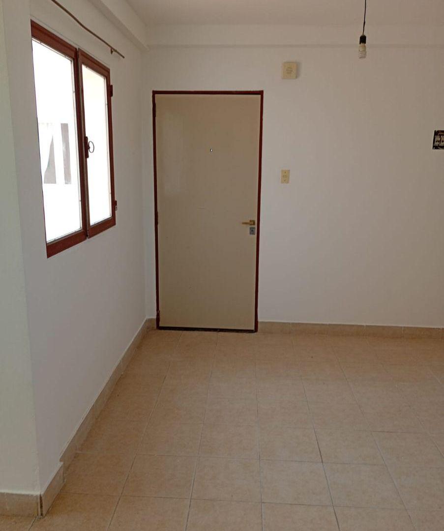 Foto de Departamento en alquiler en segundo piso por escaleras,barrio, imagen 1