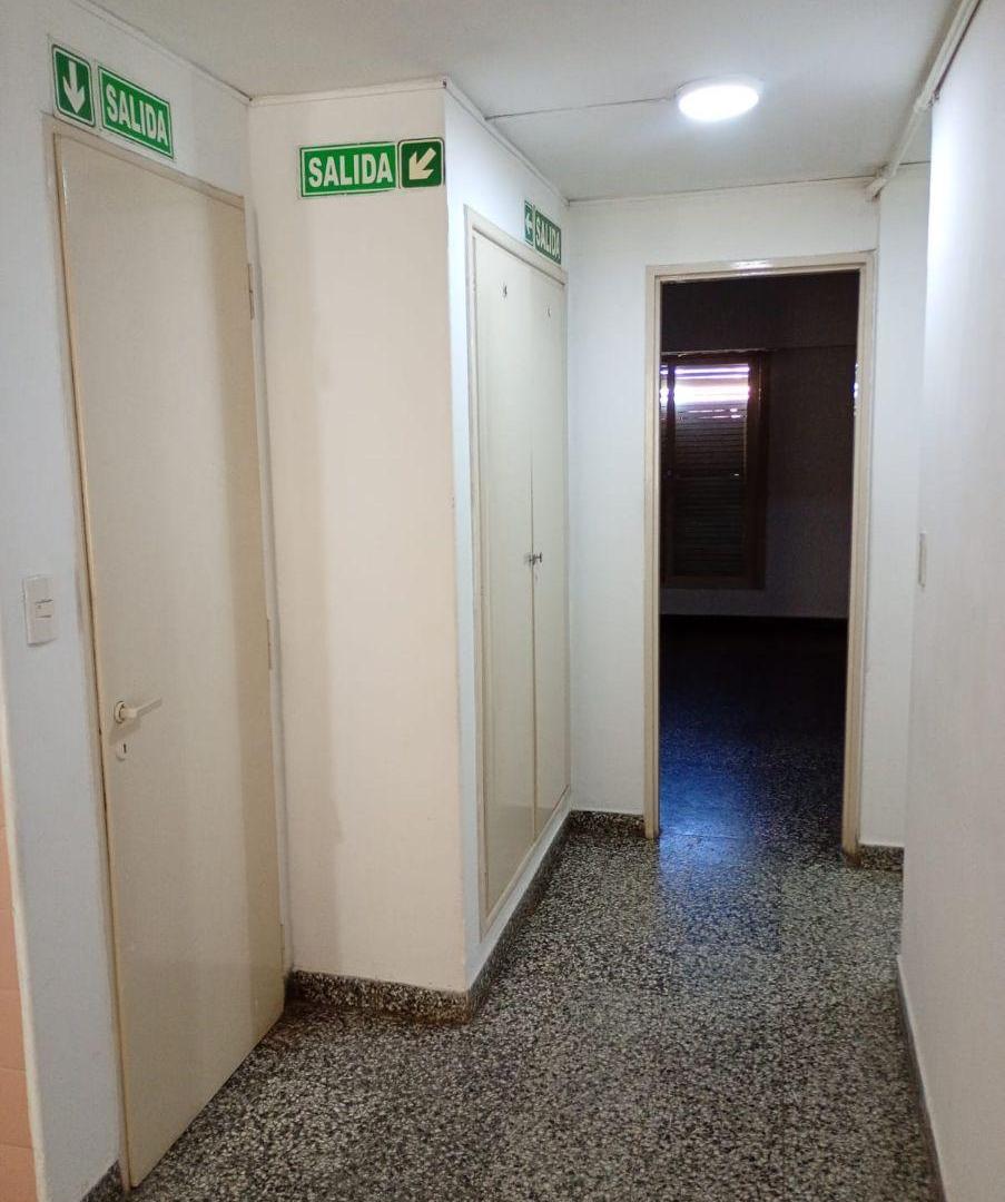 Foto de Se alquila propiedad muy amplia, apta oficinas o uso empresarial, imagen 4