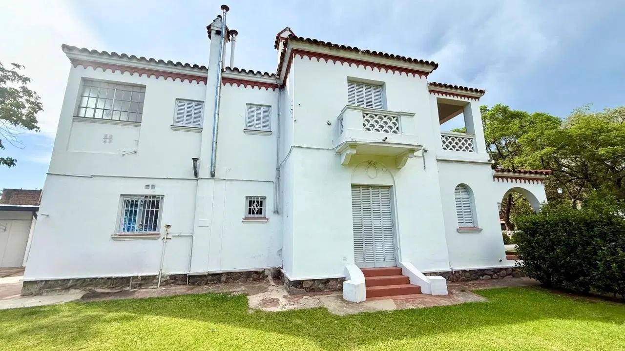 Casa 6 dormitorios 5 baños Terraza patio cochera Av. Rafael Nuñez. 4