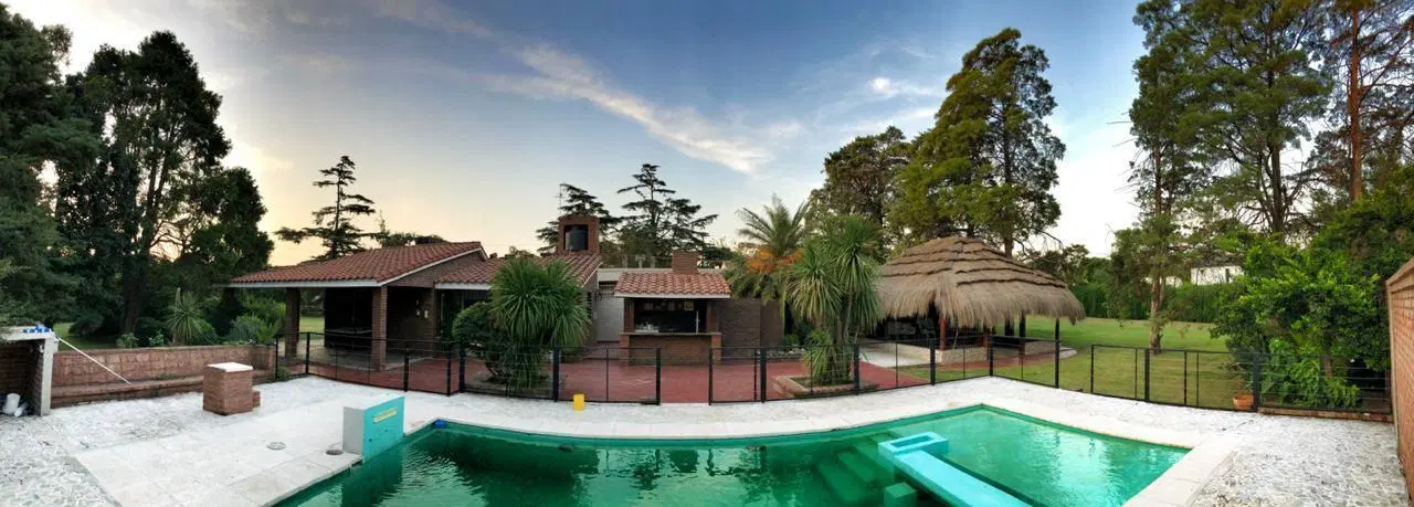 OPORTUNIDAD GRAN TERRENO ESQUINA 3950M, CASA 390M. BARRIO QUISQUISACATE 1