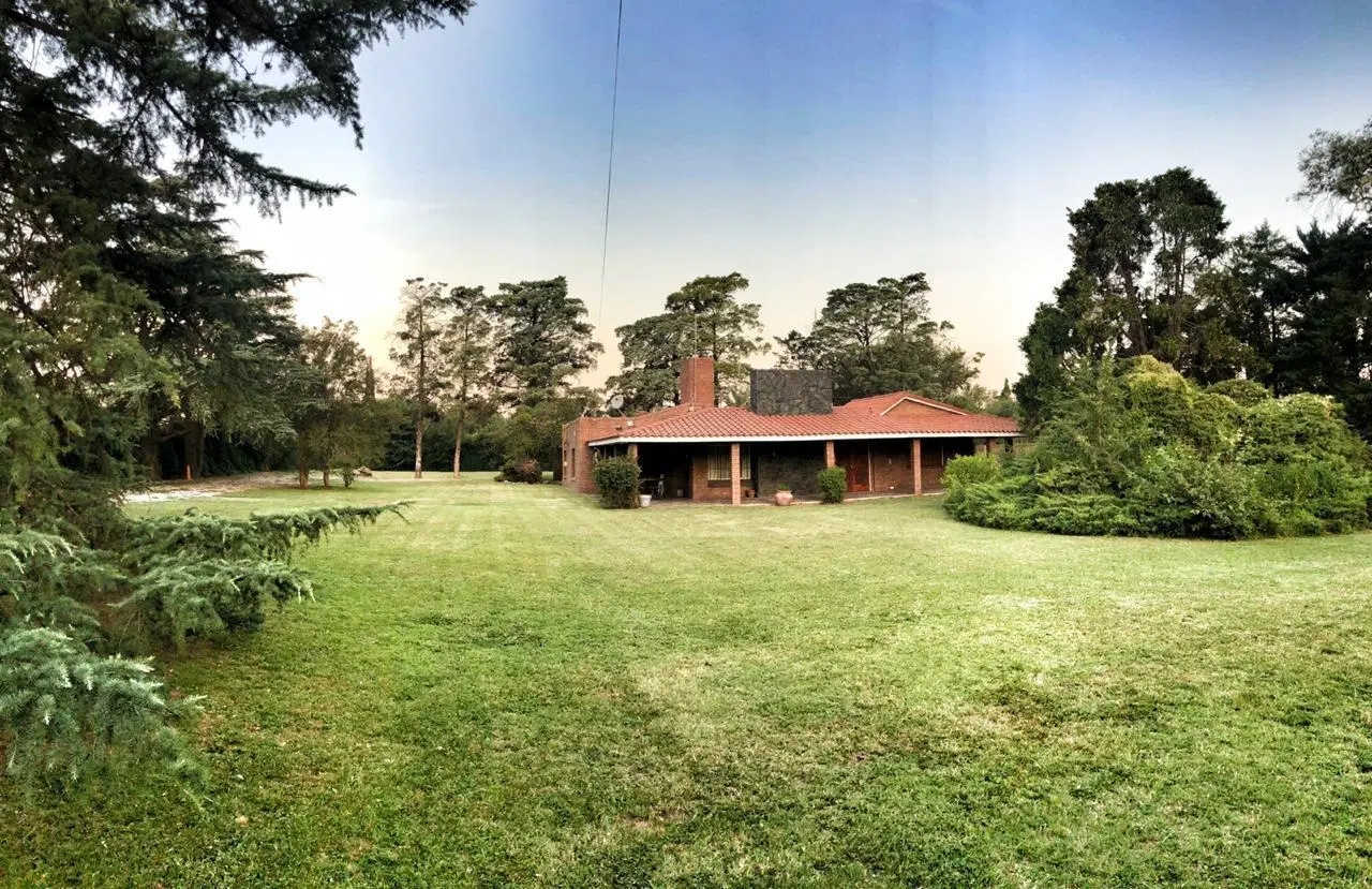 OPORTUNIDAD GRAN TERRENO ESQUINA 3950M, CASA 390M. BARRIO QUISQUISACATE 2