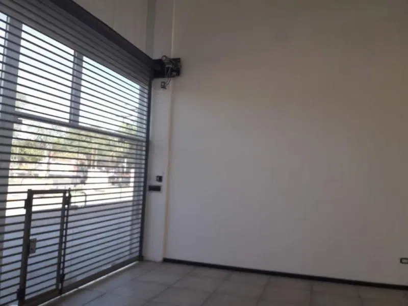 Local de 100m2 en Av. Donato Alvarez 9905, Arguello Norte. 3